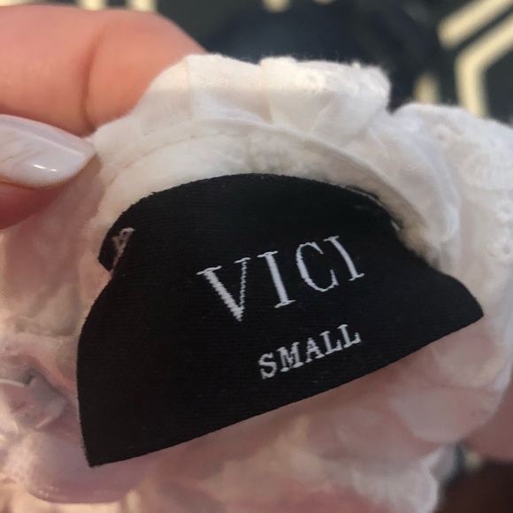 Vici Top - Picture 4 of 4